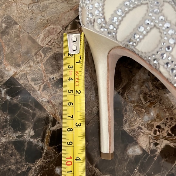 Badgley Mischka Roxy Ivory Satin Open Toe Ankle Strap Heels Size 9 Reg. $235 - Picture 11 of 12